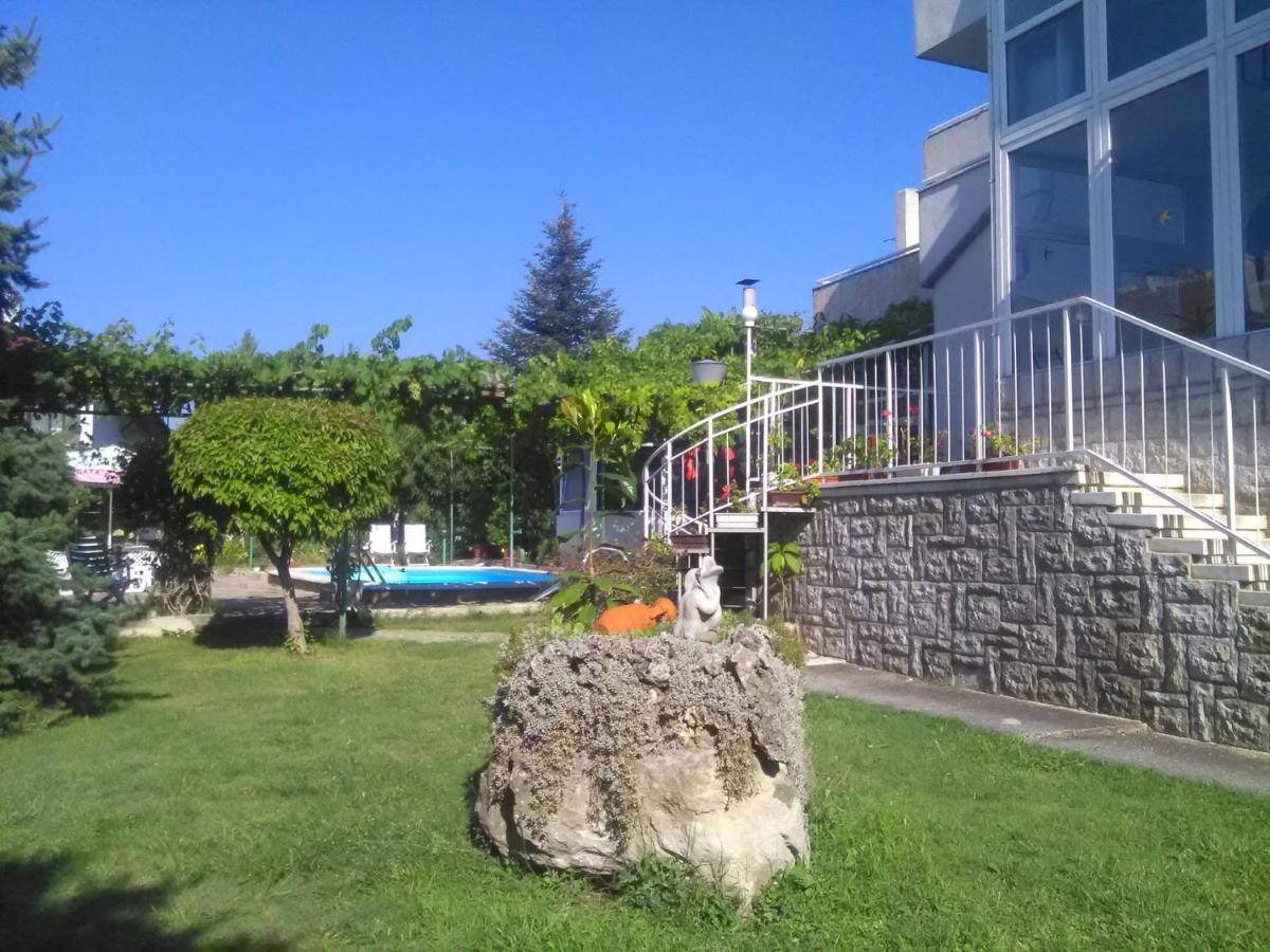 Family Hotel California - Varna Exteriör bild