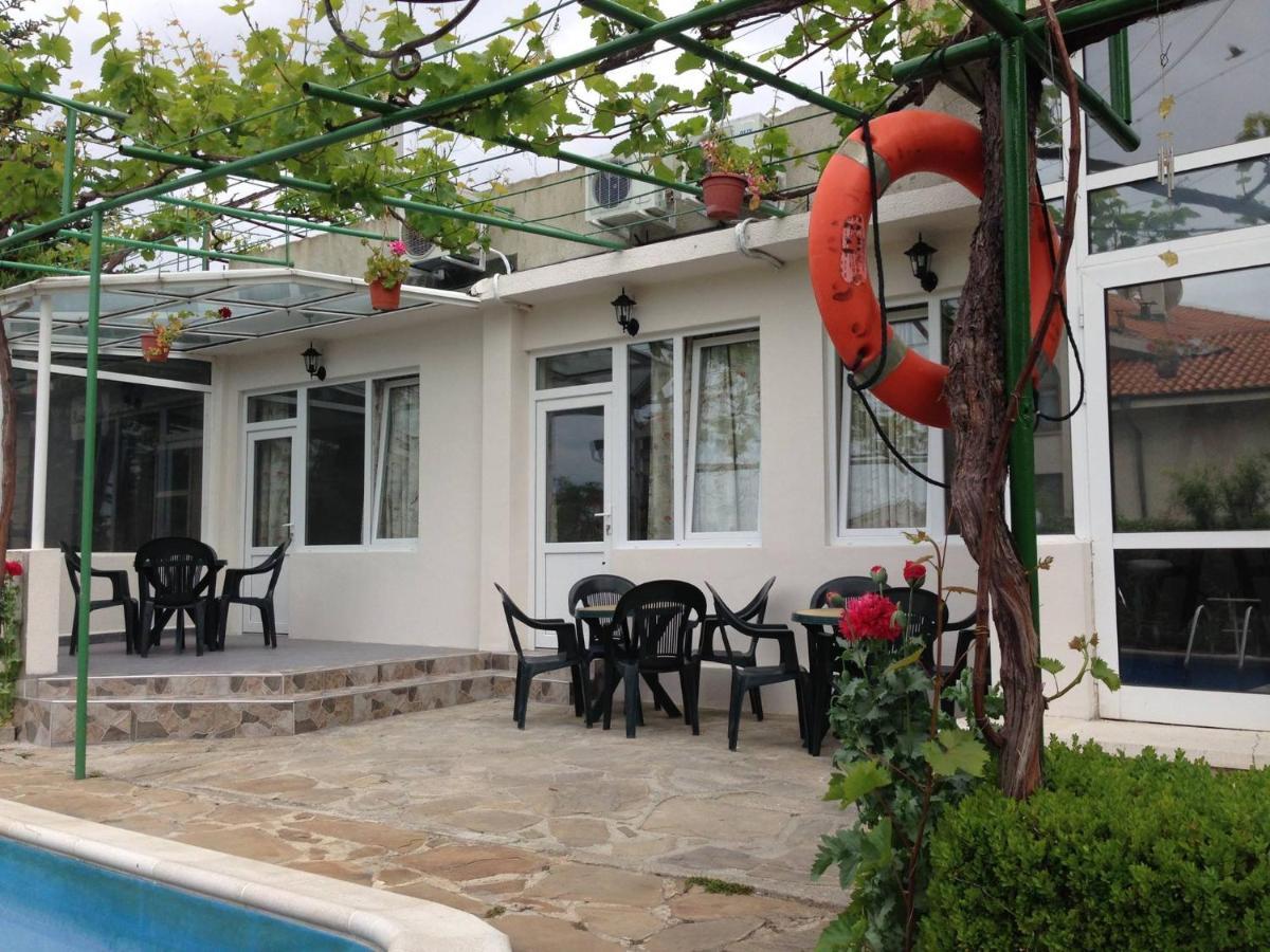 Family Hotel California - Varna Exteriör bild